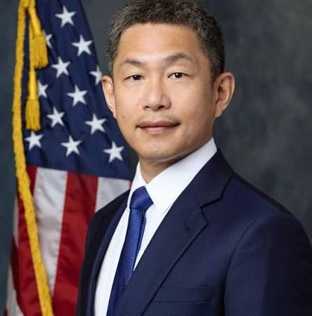 Eric J Ching